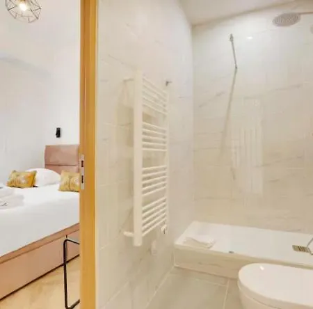 Spacious & Bright 2br 6 Guests Bastille