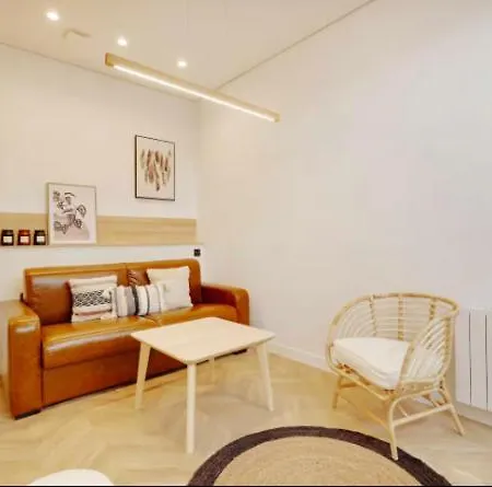 Spacious & Bright 2br 6 Guests Bastille شقة باريس