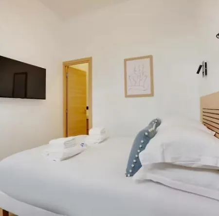Spacious & Bright 2br 6 Guests Bastille شقة باريس