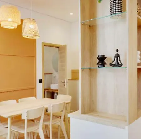 Spacious & Bright 2br 6 Guests Bastille * Παρίσι